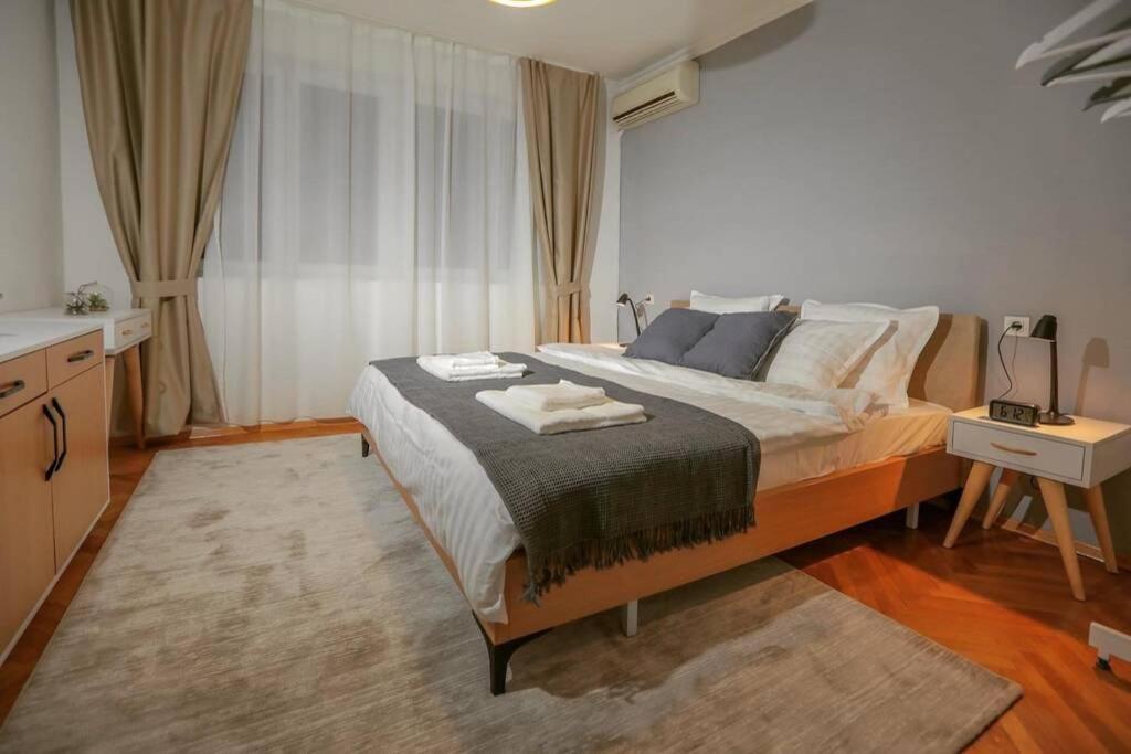 Mickitos Apartments At Macedonia Square Skopje Extérieur photo